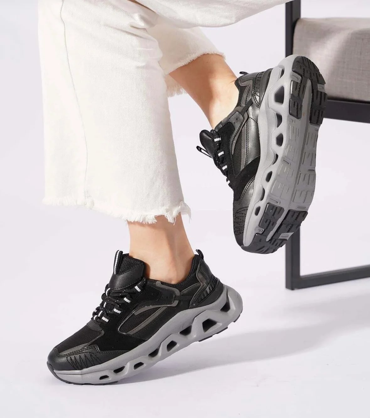 Bağcıklı Gri Kadın Spor Sneaker – Özel Esnek Tabanlı Üst Kalite Model – Toptan - Renk: Gri - Fotoğraf 2 / 3